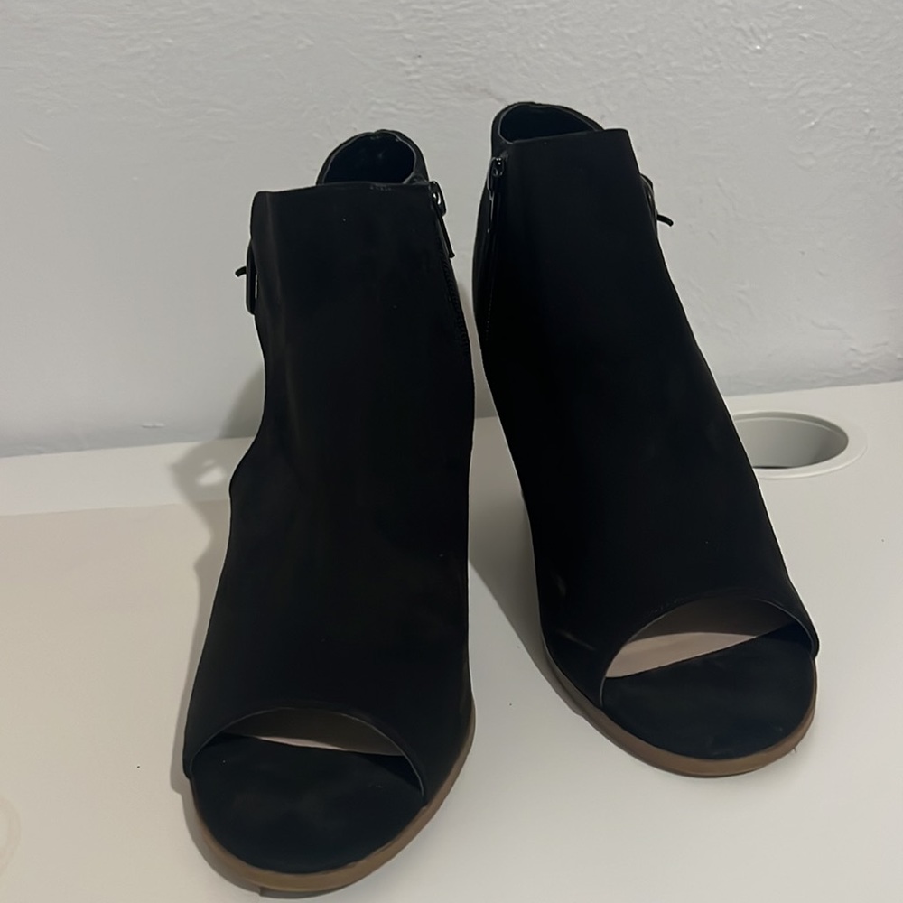 Open toed booties - Picture 7 of 7